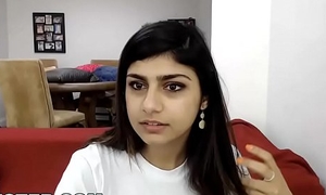 CAMSTER - Mia Khalifa'_s Webcam Turns On Before She'_s Ready