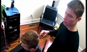 Blistering Gay Blows His Cute Hairdresser To the fore Causeuse